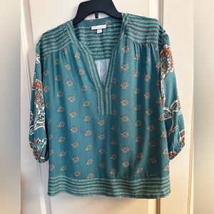 Women’s casual top, 100% rayon, size medium. Like new with 3 /4 puff sleeves